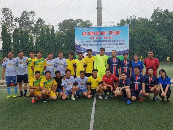 Đoàn viên Thanh tra tỉnh sinh hoạt ghép Chi đoàn Sở Tài chính tổ chức giải bóng đá mini “Tứ hùng” (lần thứ IV) năm 2017